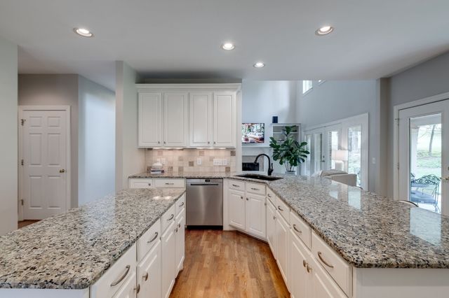 127 Country Hills Dr, Hendersonville, TN 37075