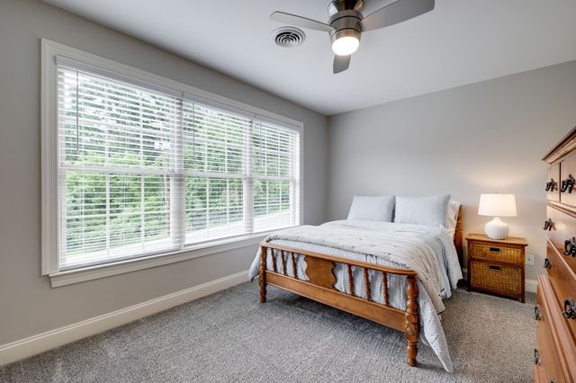 127 Country Hills Dr, Hendersonville, TN 37075