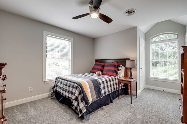 127 Country Hills Dr, Hendersonville, TN 37075