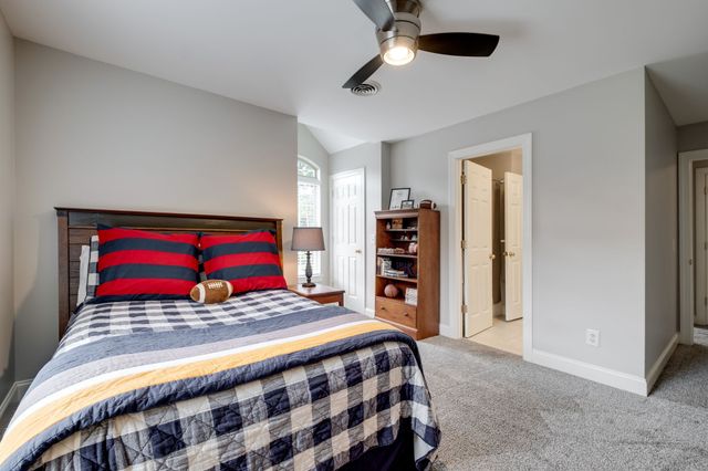 127 Country Hills Dr, Hendersonville, TN 37075