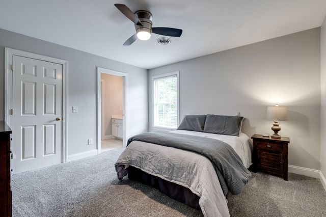 127 Country Hills Dr, Hendersonville, TN 37075