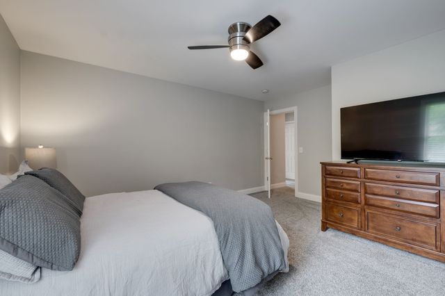 127 Country Hills Dr, Hendersonville, TN 37075