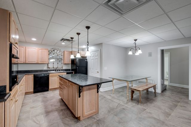 127 Country Hills Dr, Hendersonville, TN 37075