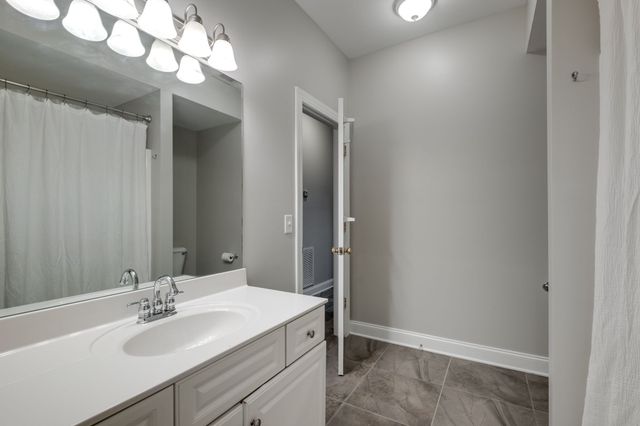127 Country Hills Dr, Hendersonville, TN 37075