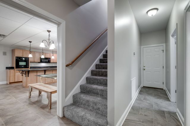 127 Country Hills Dr, Hendersonville, TN 37075
