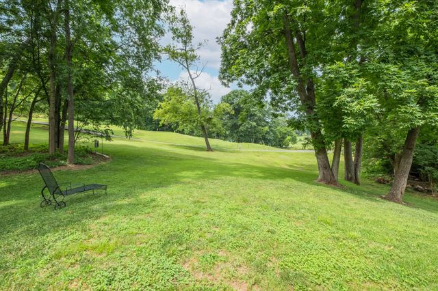 127 Country Hills Dr, Hendersonville, TN 37075