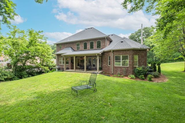 127 Country Hills Dr, Hendersonville, TN 37075