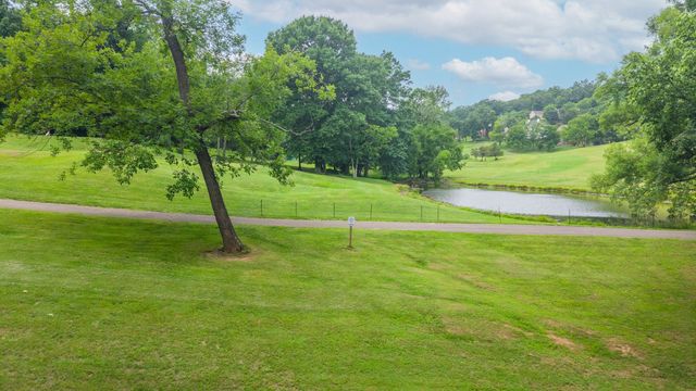127 Country Hills Dr, Hendersonville, TN 37075