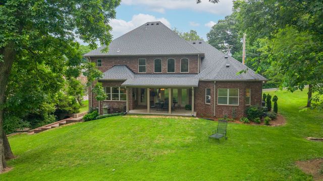 127 Country Hills Dr, Hendersonville, TN 37075