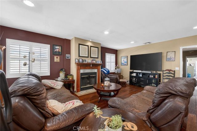 5621 Vonnie Ln, Cypress, CA 90630
