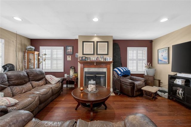 5621 Vonnie Ln, Cypress, CA 90630