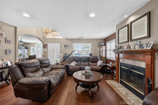 5621 Vonnie Ln, Cypress, CA 90630