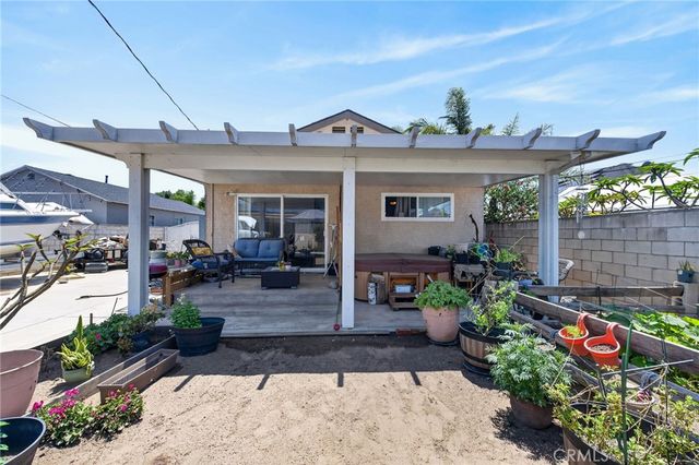 5621 Vonnie Ln, Cypress, CA 90630