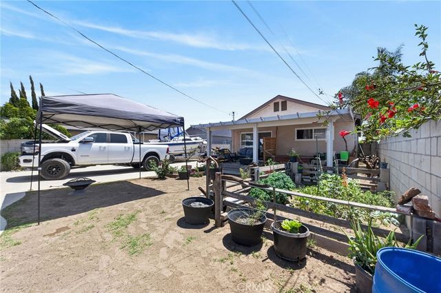 5621 Vonnie Ln, Cypress, CA 90630