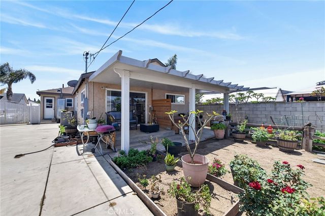5621 Vonnie Ln, Cypress, CA 90630