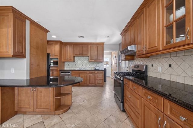5621 Vonnie Ln, Cypress, CA 90630