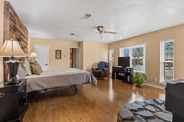 513 W Mclain Drive, Sherman, TX 75092