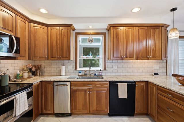 35 Triton Ave, Winthrop, MA 02152