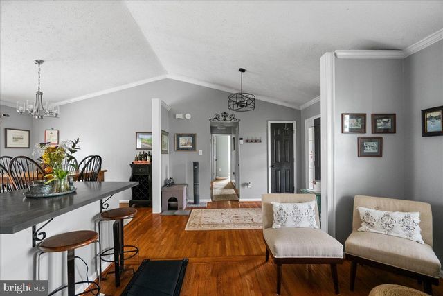 1011 CLOVERDALE RD, Charles Town, WV 25414