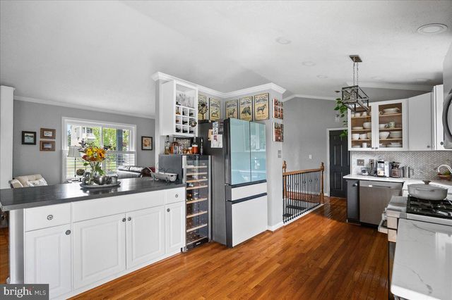 1011 CLOVERDALE RD, Charles Town, WV 25414