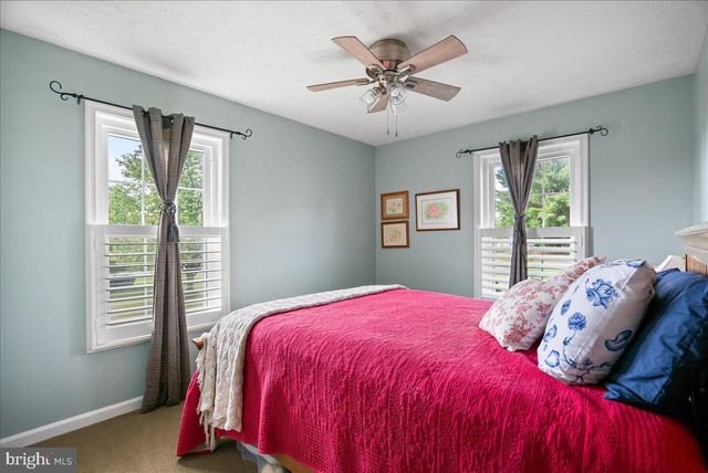 1011 CLOVERDALE RD, Charles Town, WV 25414