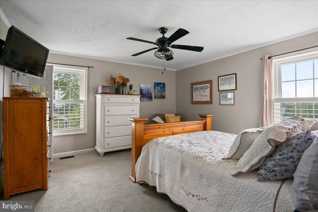 1011 CLOVERDALE RD, Charles Town, WV 25414