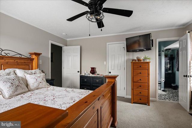 1011 CLOVERDALE RD, Charles Town, WV 25414