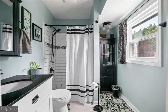 1011 CLOVERDALE RD, Charles Town, WV 25414