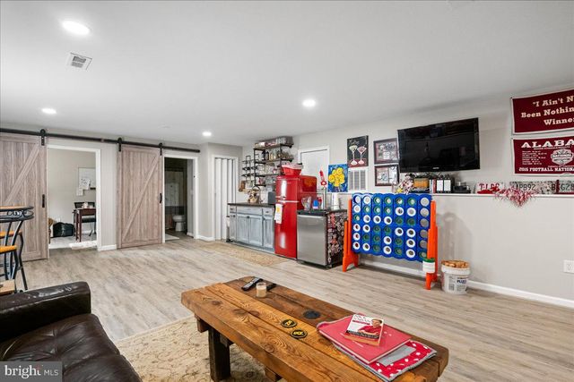 1011 CLOVERDALE RD, Charles Town, WV 25414