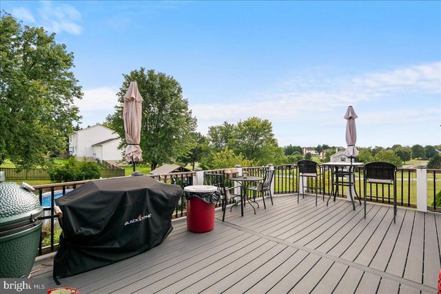 1011 CLOVERDALE RD, Charles Town, WV 25414