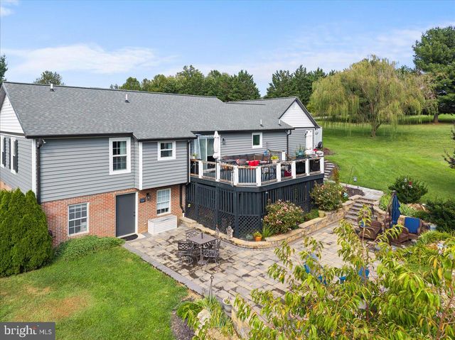 1011 CLOVERDALE RD, Charles Town, WV 25414