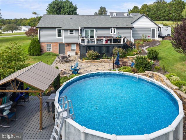1011 CLOVERDALE RD, Charles Town, WV 25414