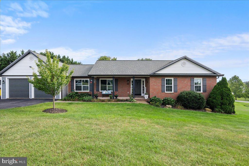 1011 CLOVERDALE RD, Charles Town, WV 25414