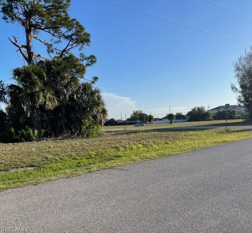 827 Ceitus TER, CAPE CORAL, FL 33991 — photo 3