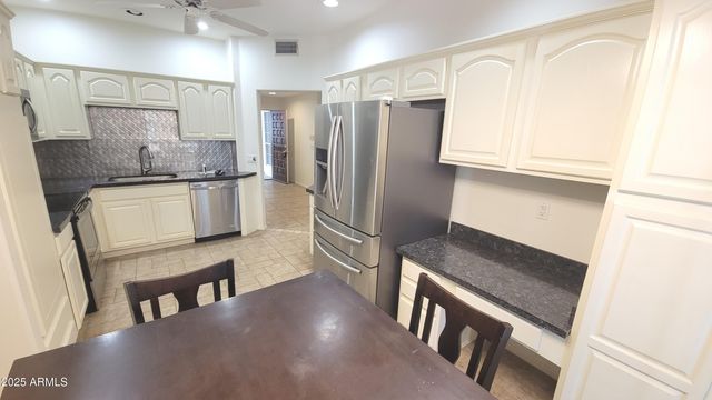 5200 S LAKESHORE Drive 119, Tempe, AZ 85283