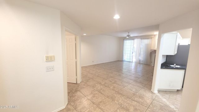 5200 S LAKESHORE Drive 119, Tempe, AZ 85283