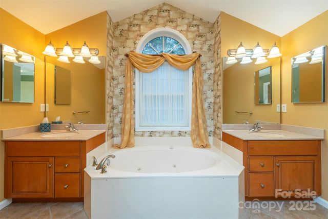 128 Sullivan Lane, Lake Lure, NC 28746