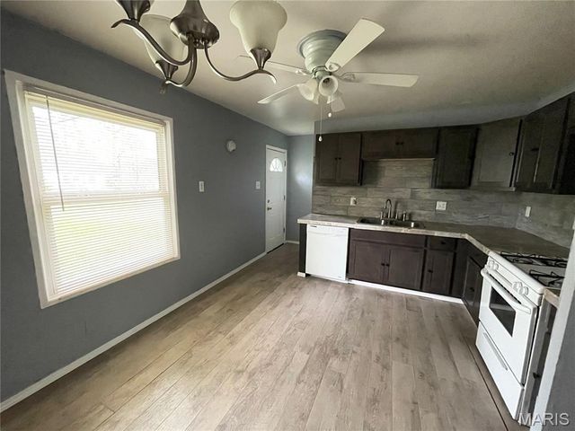 1335 Cabrillo Drive, St Louis, MO 63138