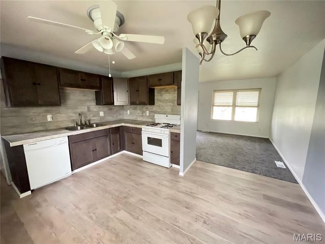 1335 Cabrillo Drive, St Louis, MO 63138