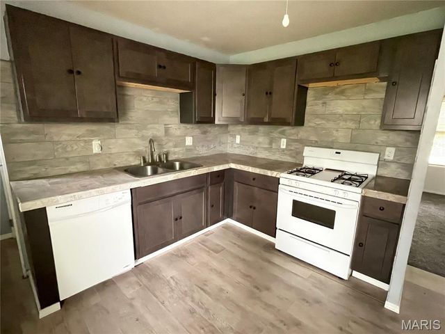 1335 Cabrillo Drive, St Louis, MO 63138