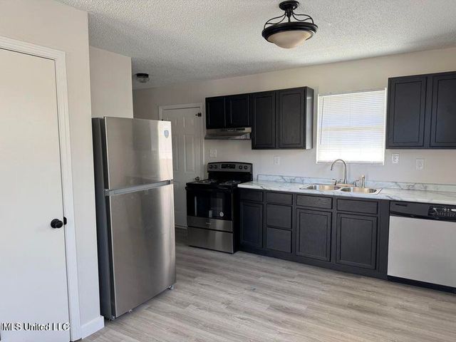 2306 Lewis Avenue, Pascagoula, MS 39567