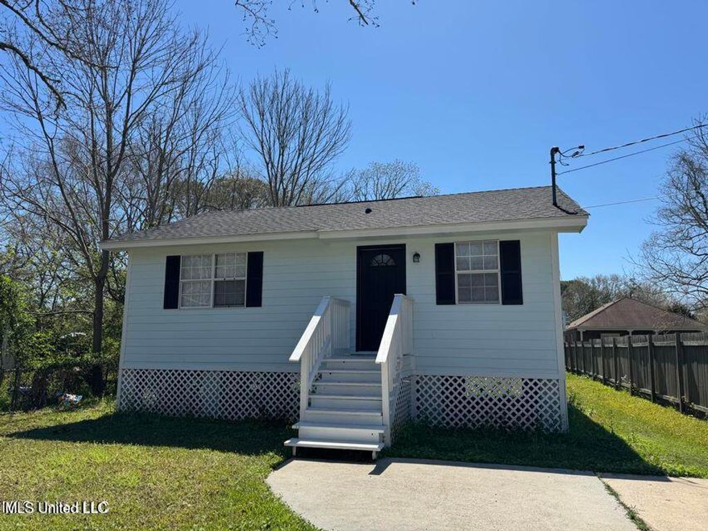 2306 Lewis Avenue, Pascagoula, MS 39567