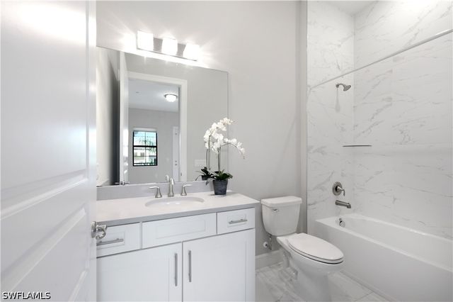 16374 Viansa WAY 301, Naples, FL 34110