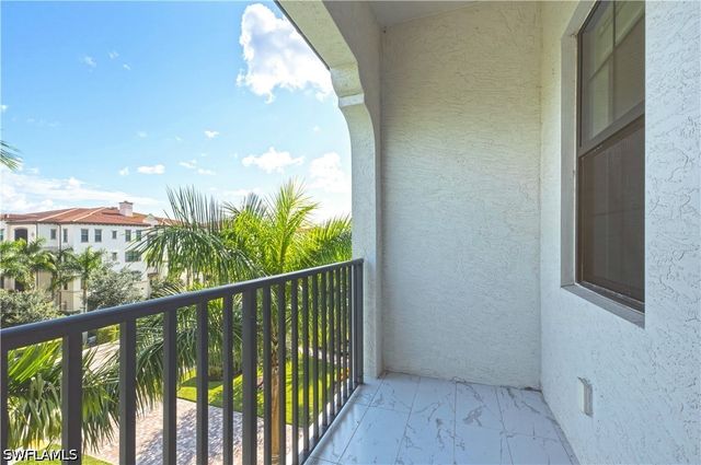 16374 Viansa WAY 301, Naples, FL 34110