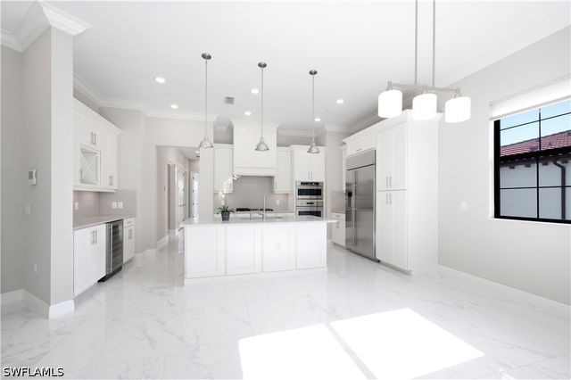 16374 Viansa WAY 301, Naples, FL 34110