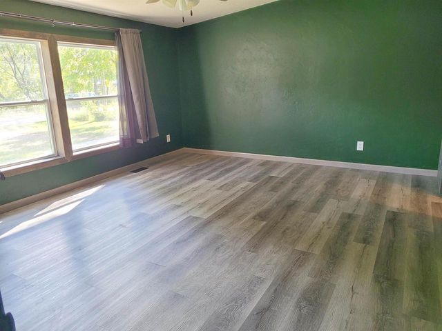 E8568 MARKET STREET, New London, WI 54961