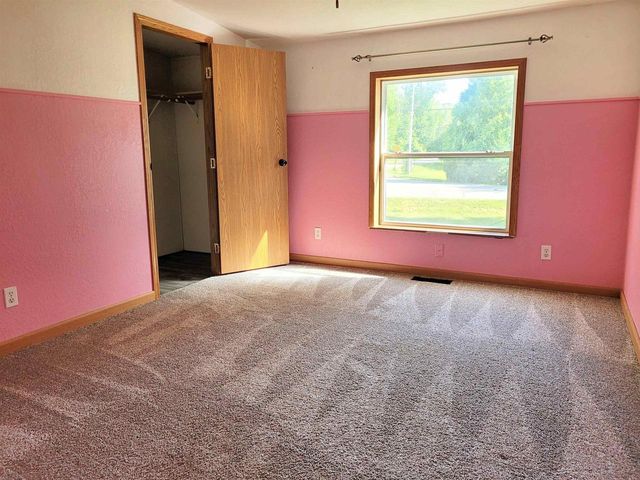E8568 MARKET STREET, New London, WI 54961