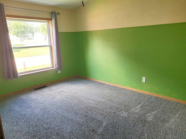 E8568 MARKET STREET, New London, WI 54961