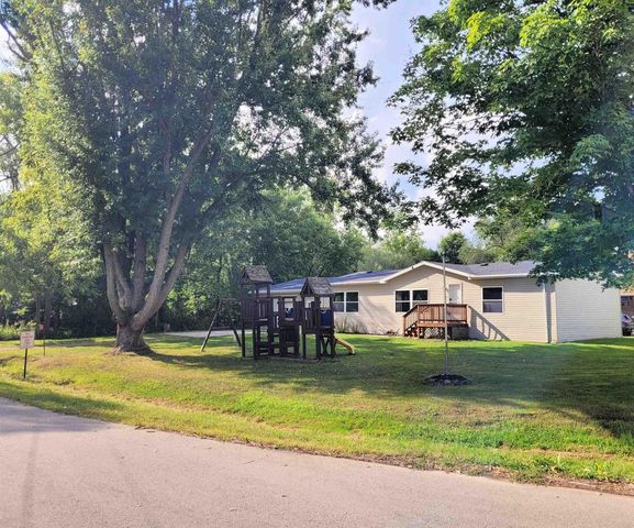E8568 MARKET STREET, New London, WI 54961