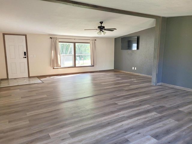 E8568 MARKET STREET, New London, WI 54961